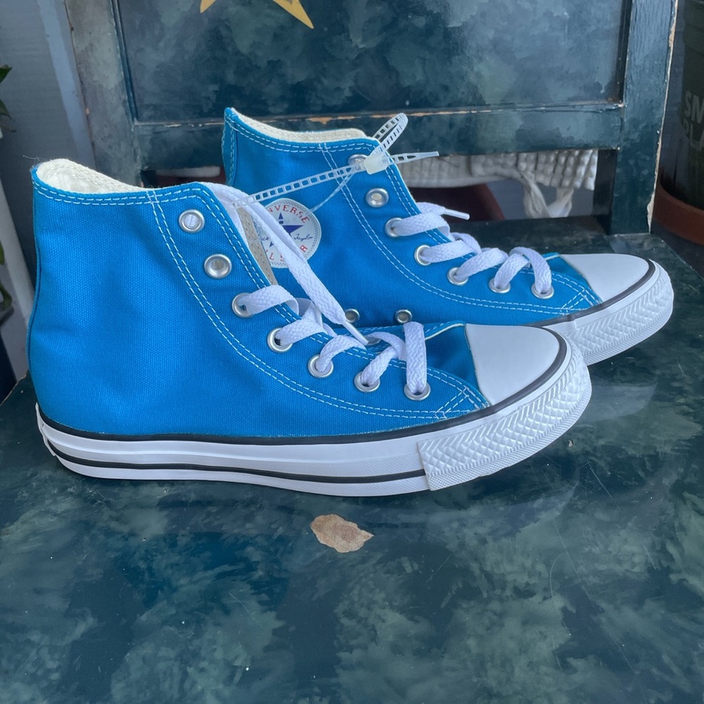 Blue high top converse Size 6W or Size 4M - Brand New -